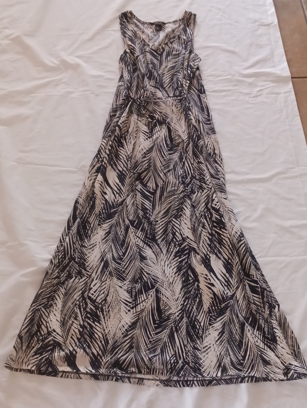 H&M Black and White Palm Leaf V-neck Maxi Dress